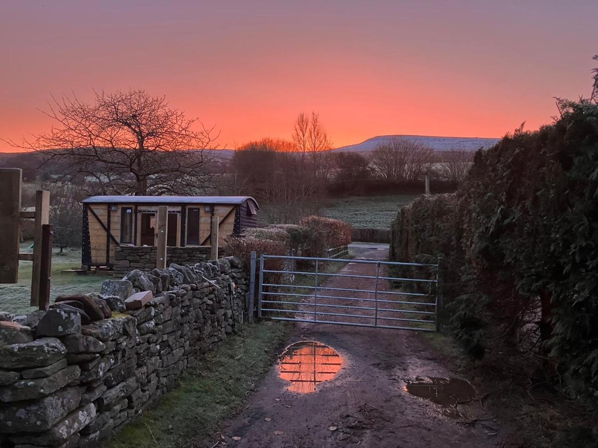 1 Bed Converted Railway Wagon Near Crickhowell Exterior photo
