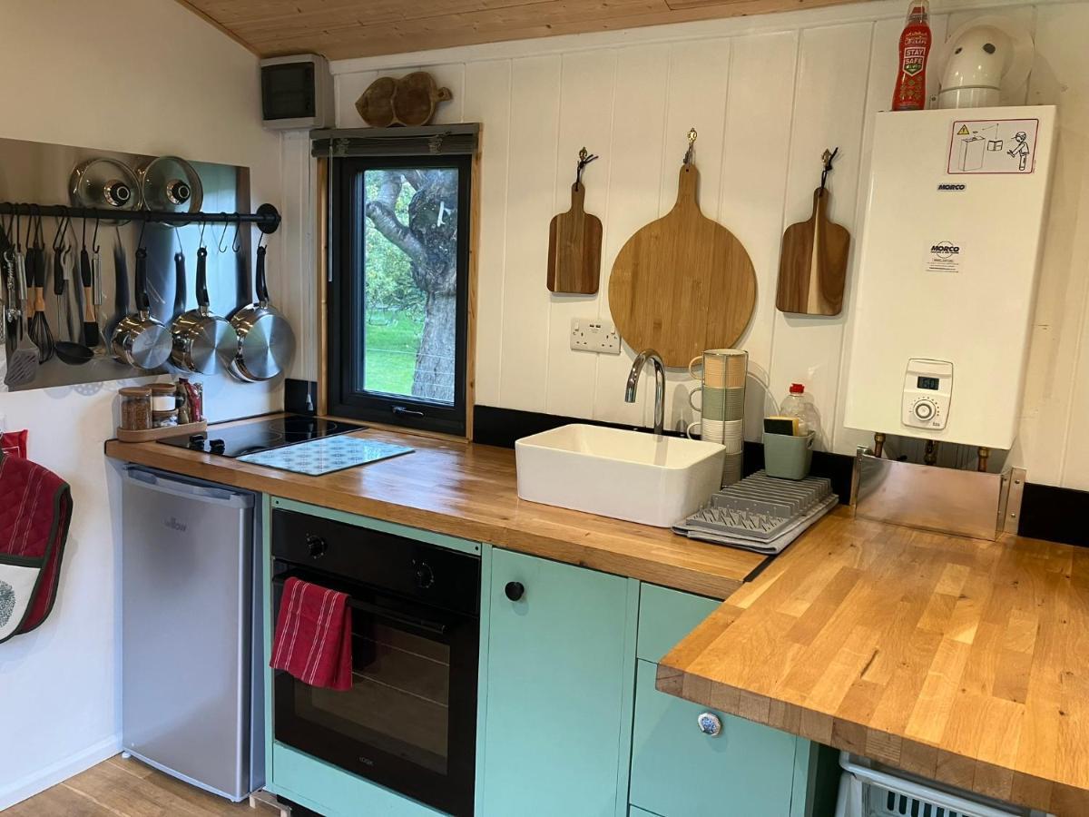 1 Bed Converted Railway Wagon Near Crickhowell Exterior photo