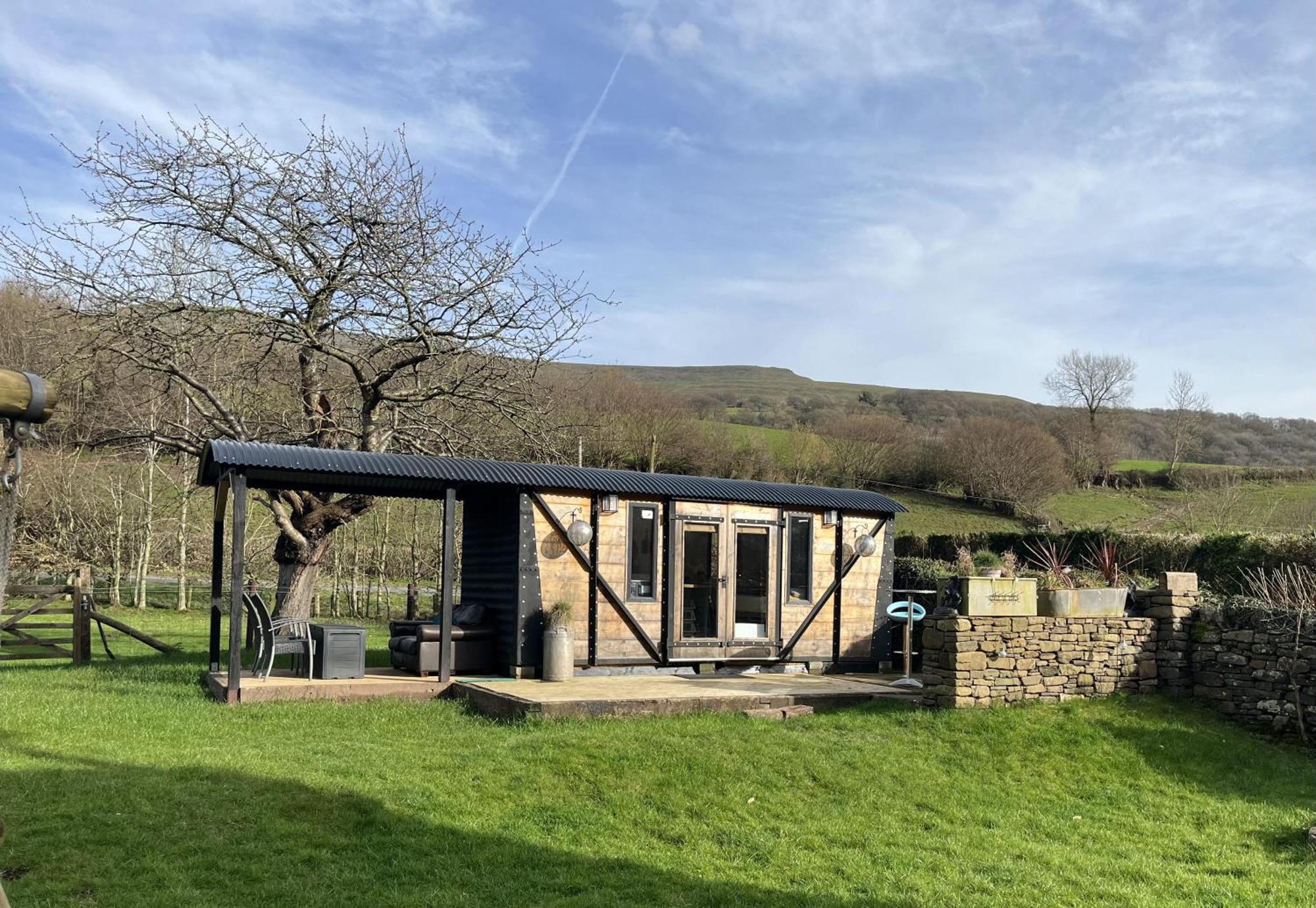 1 Bed Converted Railway Wagon Near Crickhowell Exterior photo