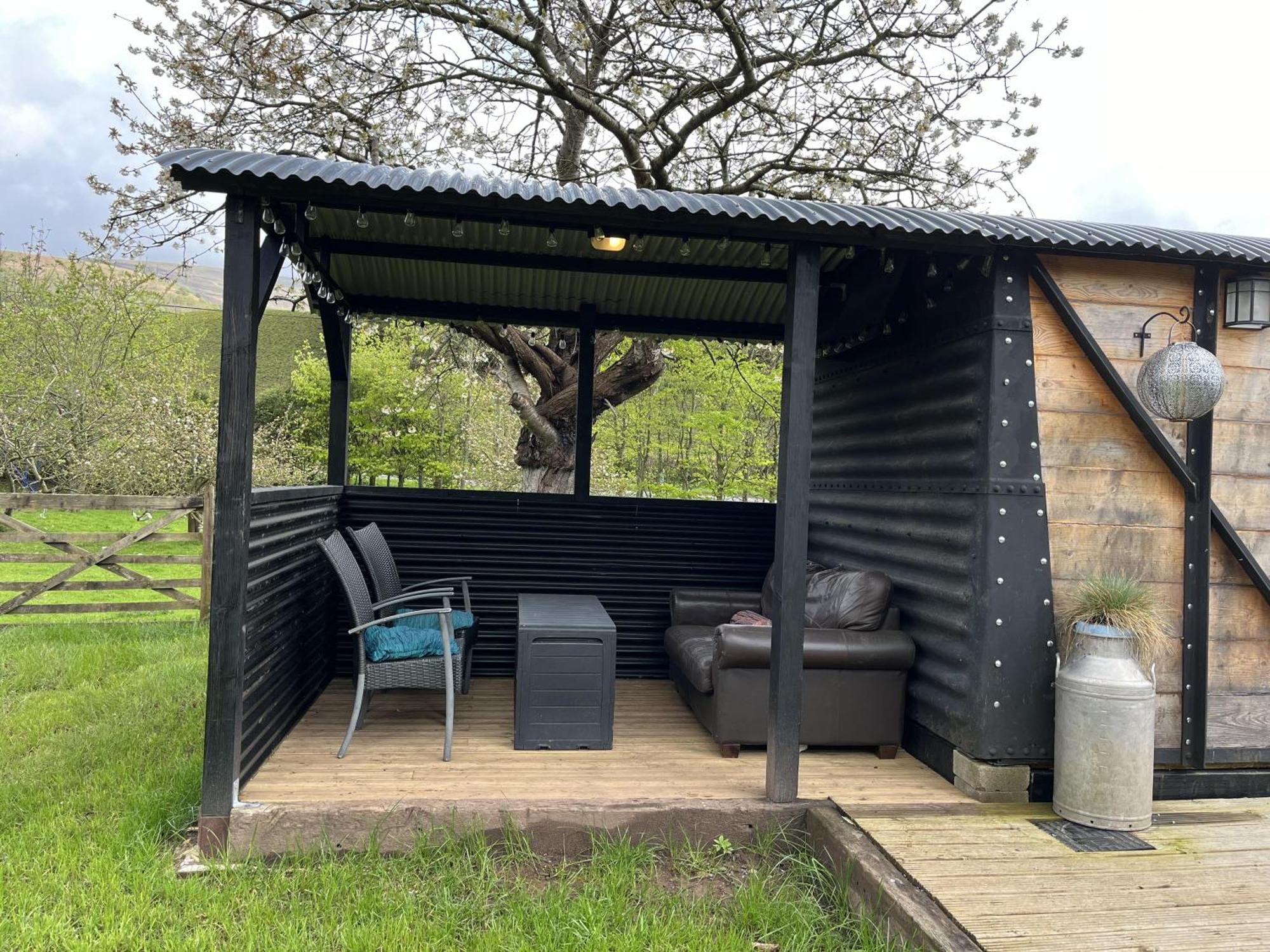 1 Bed Converted Railway Wagon Near Crickhowell Exterior photo