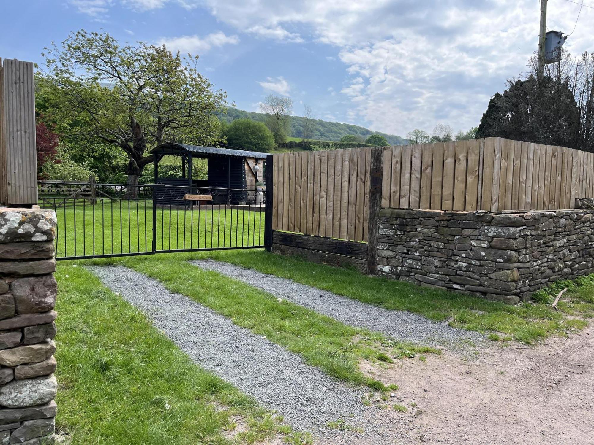 1 Bed Converted Railway Wagon Near Crickhowell Exterior photo