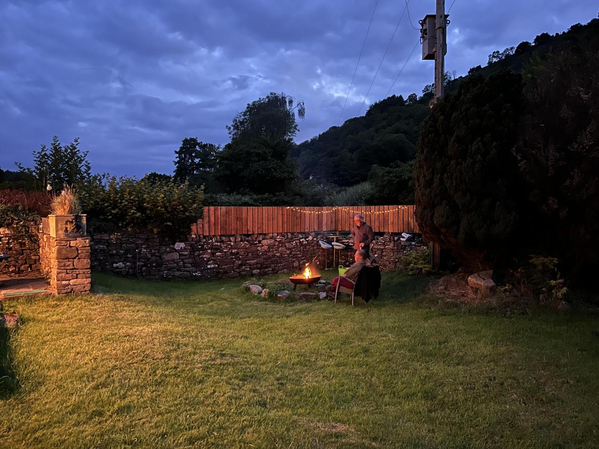 1 Bed Converted Railway Wagon Near Crickhowell Exterior photo